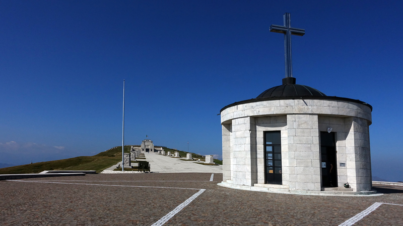 2017-08-29_155851 trentino-suedtirol-2017.jpg - Monte Grappa - Weltkriegsdenkmal                               